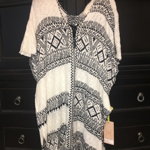 California Moonrise Knit Fringe Poncho - Picture 2 of 2